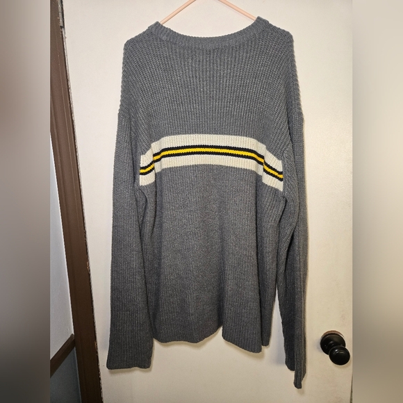 VINTAGE Aeropostale Men's Knit Sweater Size XL Gray With Navy Yellow Stripes - Picture 2 of 6